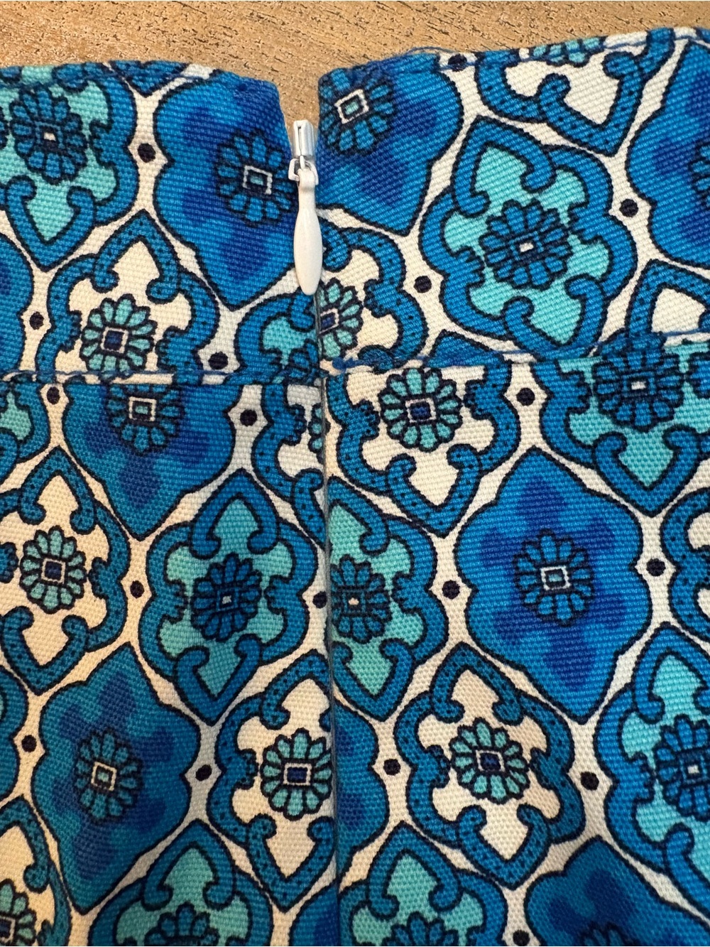 Talbots Blue Medallion Print Cotton Blend Mini Skirt Size 6 Side Zip Lined - Picture 5 of 6
